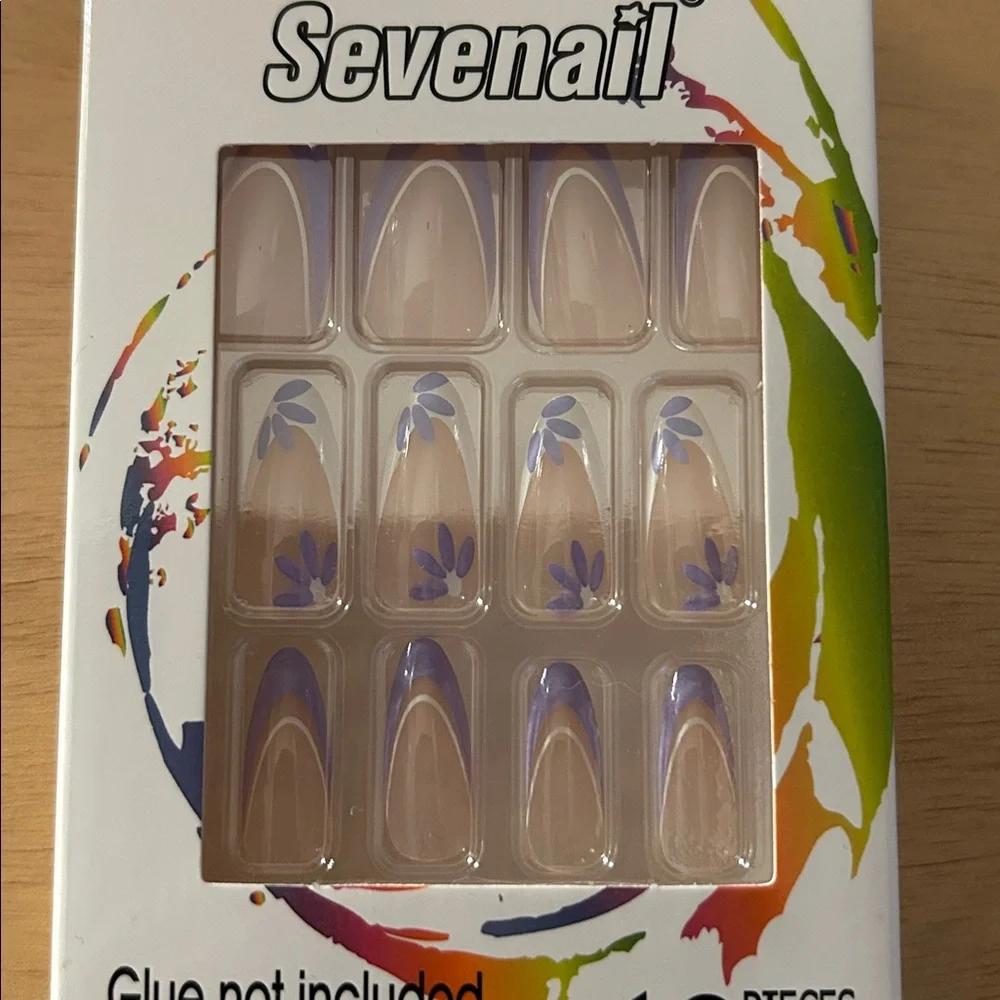 Free with Bundle New 12pc Press-On Nails Skin Tone Lavender Lilac White🩷🩷